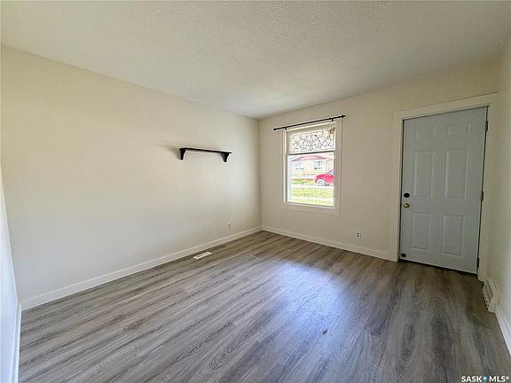 4th image of 913 Stadacona STREET W
