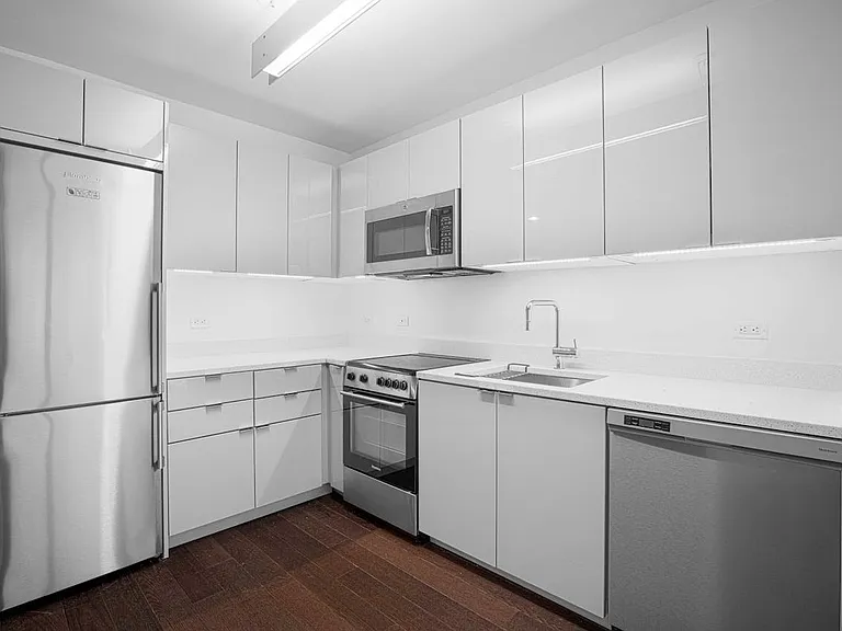 400 W 113th St #1518 — Photo 3
