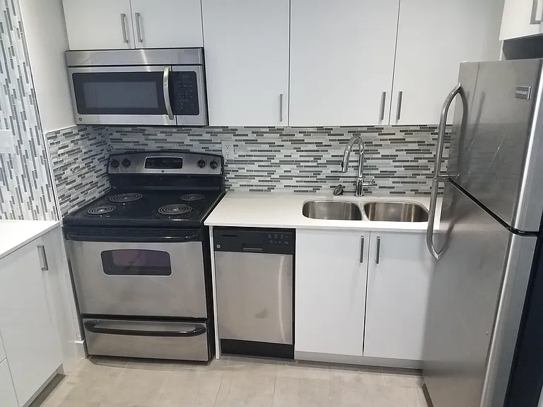50 Alexander St — Photo 12