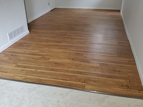 4th image of 619-621 Parker St