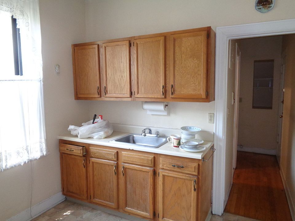 1st image of 2569 33rd St APT 1A
