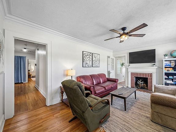 4th image of 3324 Woodlawn Ave