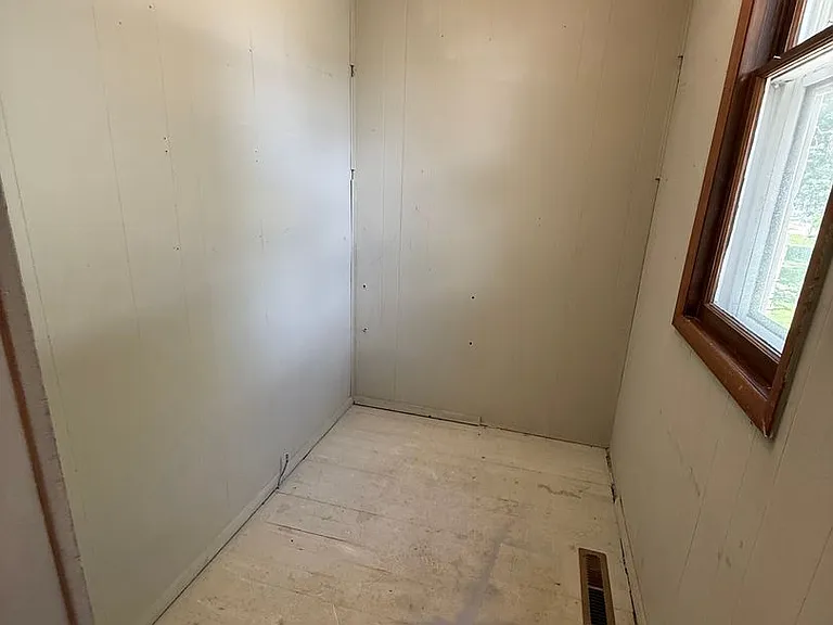 721 E Kemp Ave — Photo 14