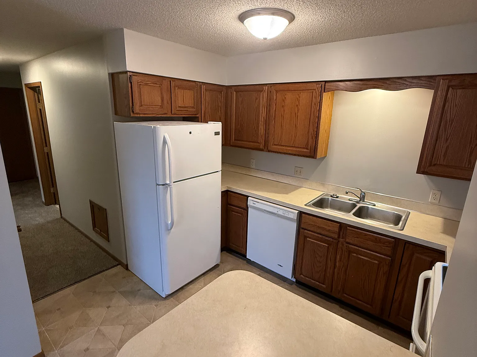 2 bed, 900 sqft, $1,280 — Photo 2