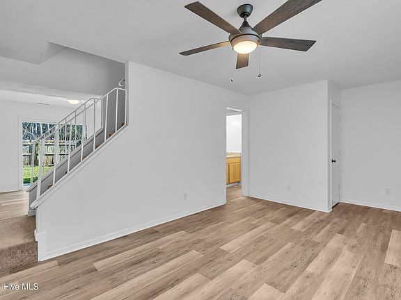3rd image of 314 Myrtlewood Cir