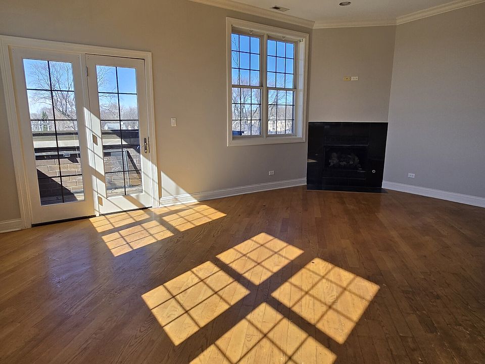 1st image of 2338 W Morse Ave APT 3A
