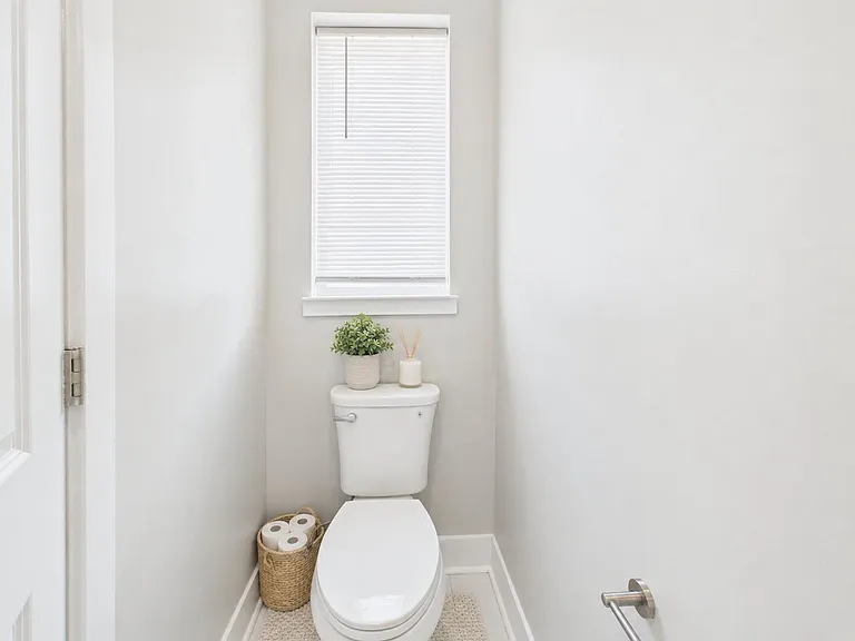 2449 Turner St — Photo 31