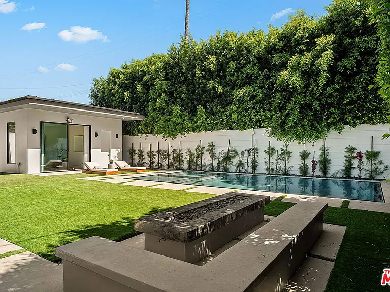 14812 Morrison St — Photo 33