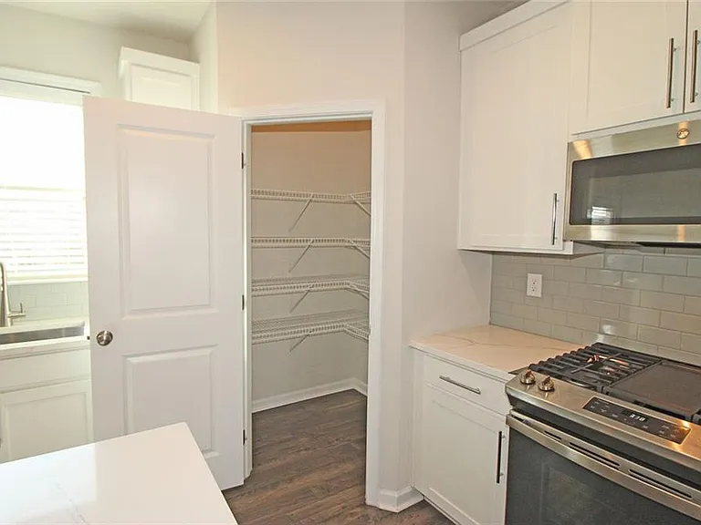 1675 Coasta Way — Photo 10