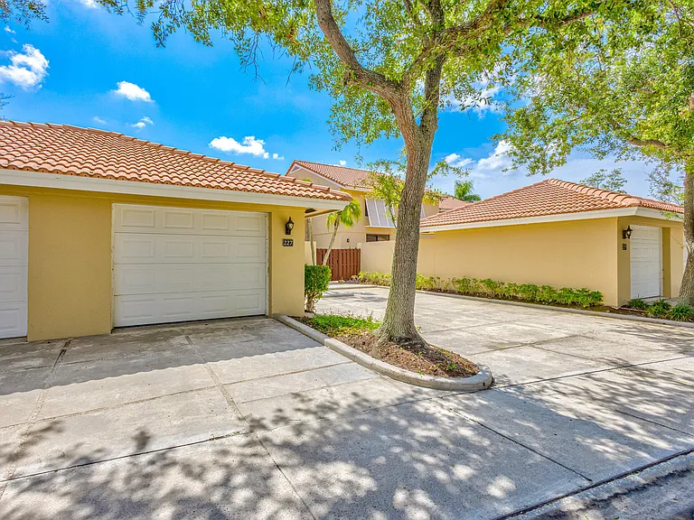 227 Old Meadow Way — Photo 3