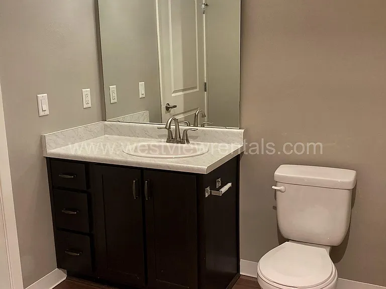 203 E Laurel St — Photo 69