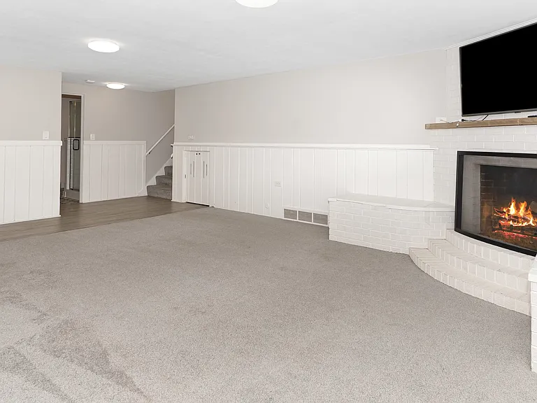 707 Thornwood Dr — Photo 18