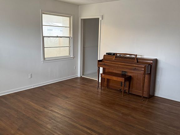 5th image of 2404 Perry Cv