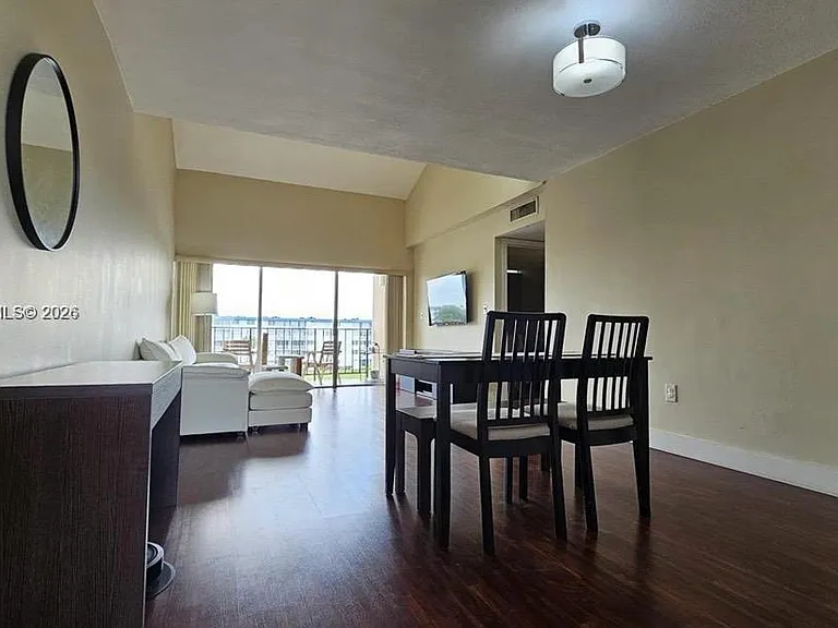 502 NW 87th Ave #403 — Photo 4