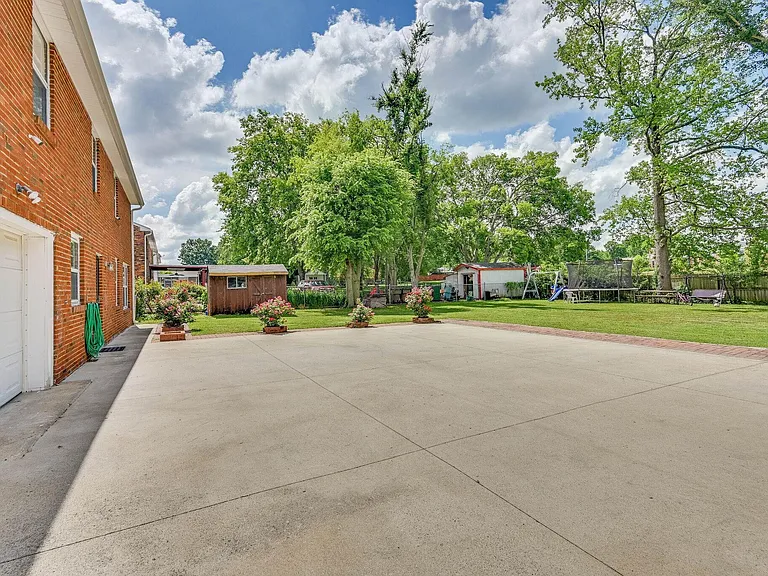 655 Harding Pl — Photo 39