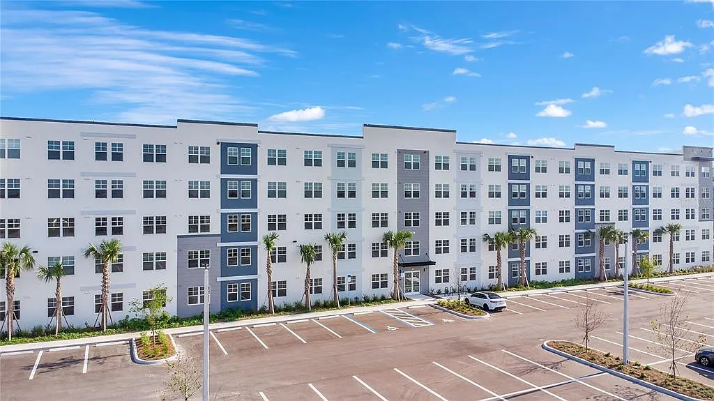 2 bed, 2.0 bath, 1022 sqft, $1,900 — Photo 2