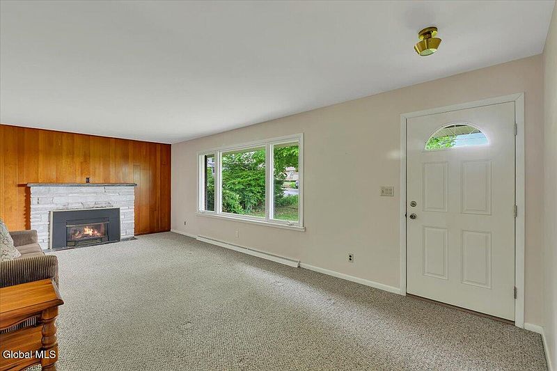 2nd image of 4 Pheasant Lane