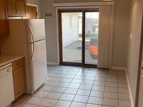 3rd image of 1048 Camellia Dr #2