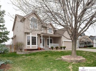 1006 Mackensey Dr, Papillion, NE 68046