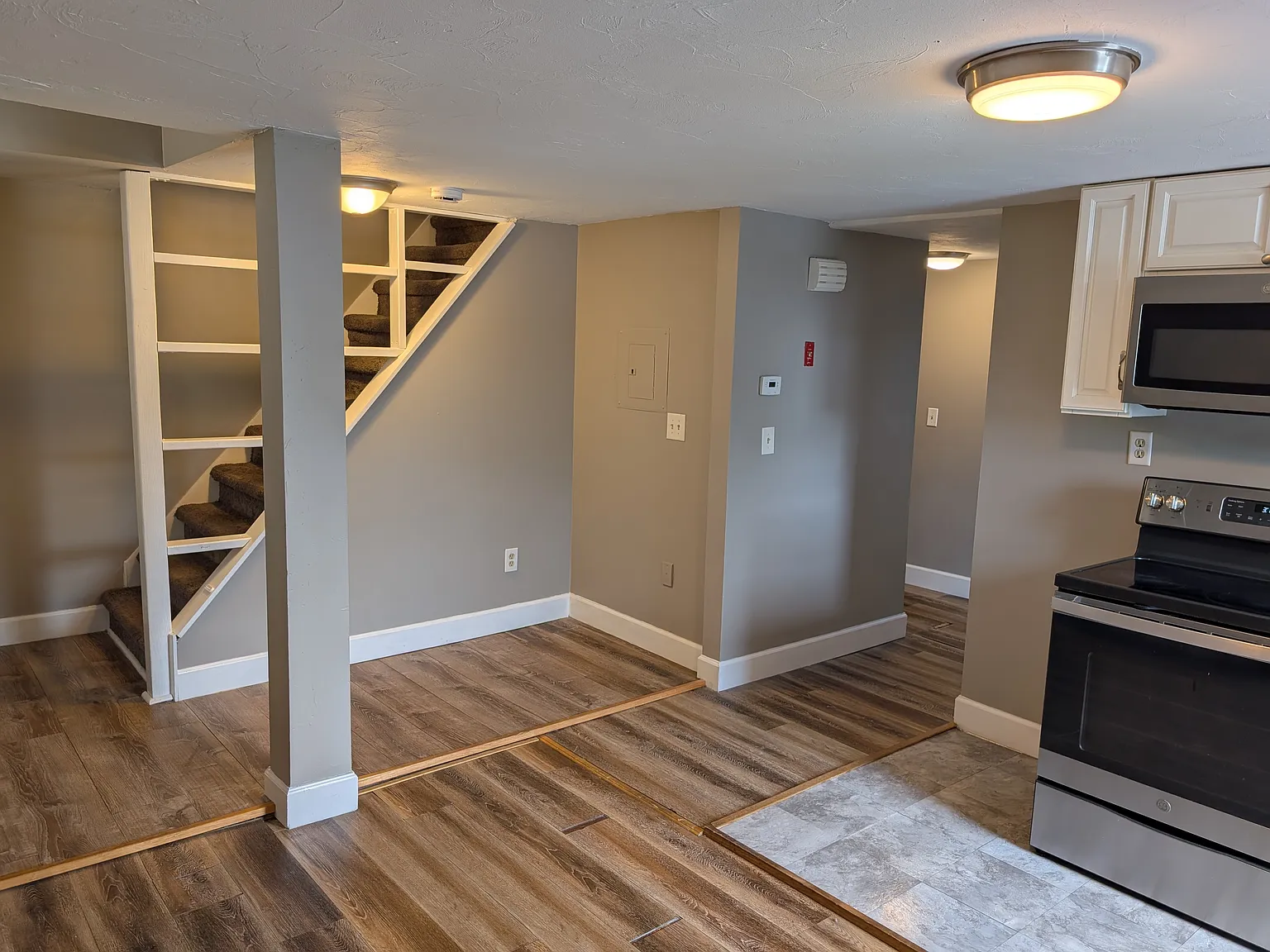 3 bed, 1000 sqft, $2,400 — Photo 3