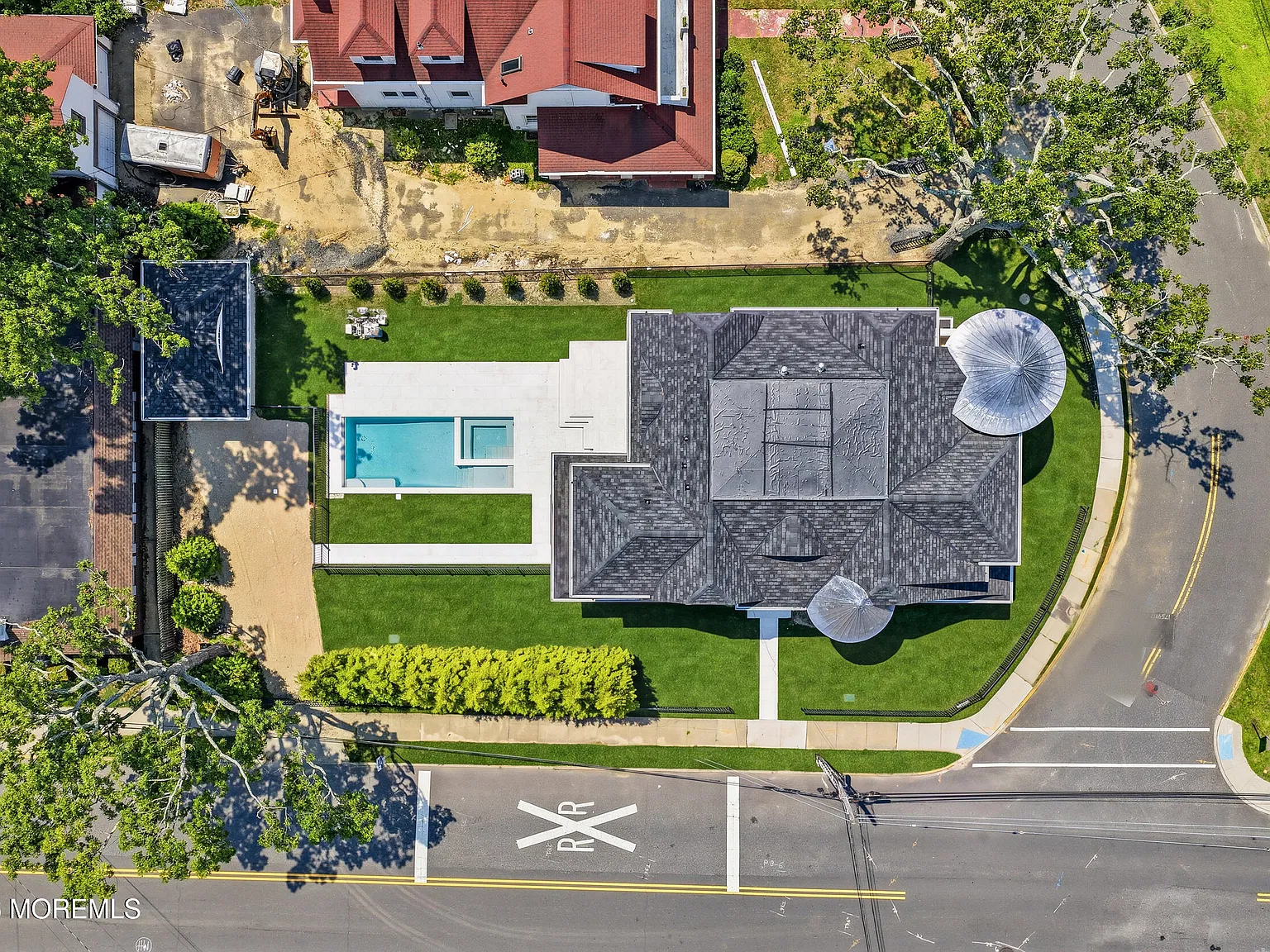 8 bed, 7.5 bath, 5000 sqft, $200,000 — Photo 3
