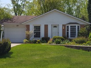 2317 Springhill Ln, Lindenhurst, IL 60046