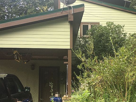 North side/entrance/parking