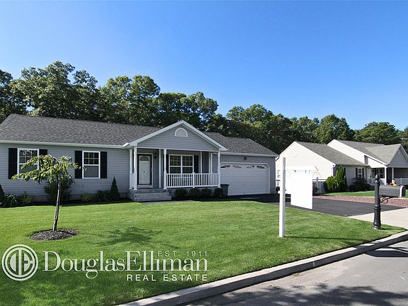 5th image of 31 Chauncey Ln
