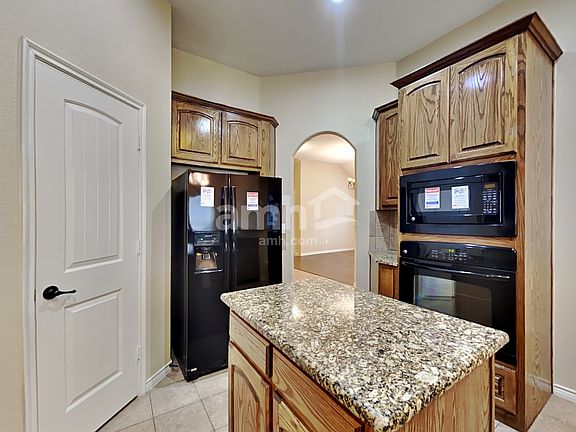 3rd image of 805 Max Dr