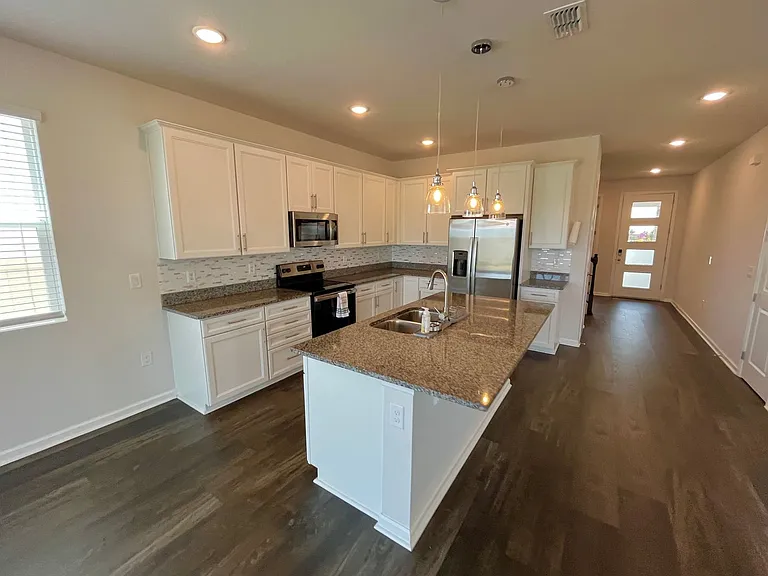 406 Sofia Ln — Photo 4