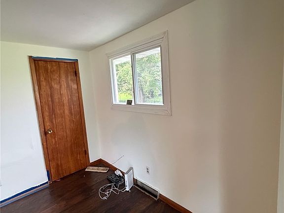 5th image of 2425 Reeves Ave