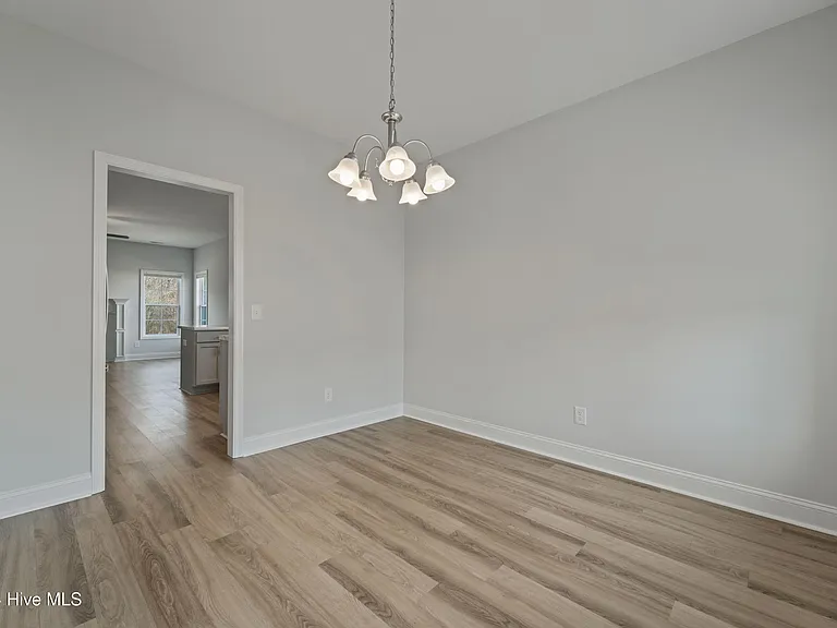 125 Pembury Way — Photo 3