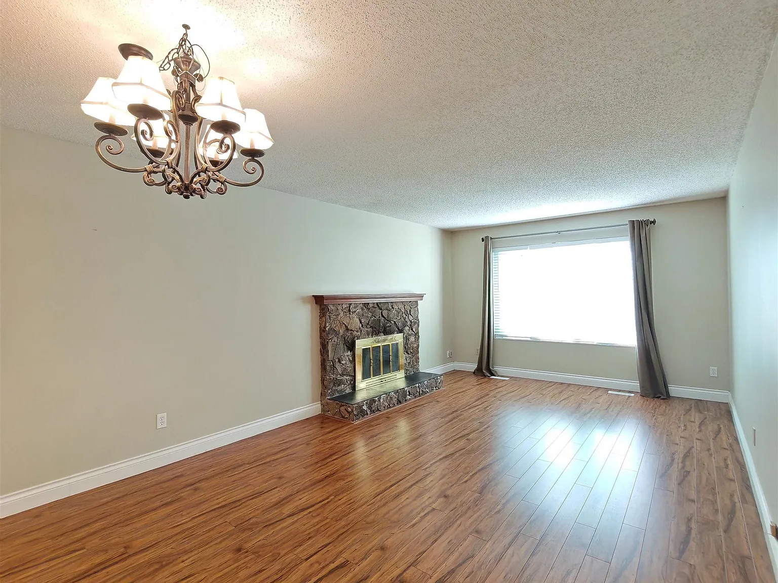 5 bed, 2000 sqft, $3,600 — Photo 3