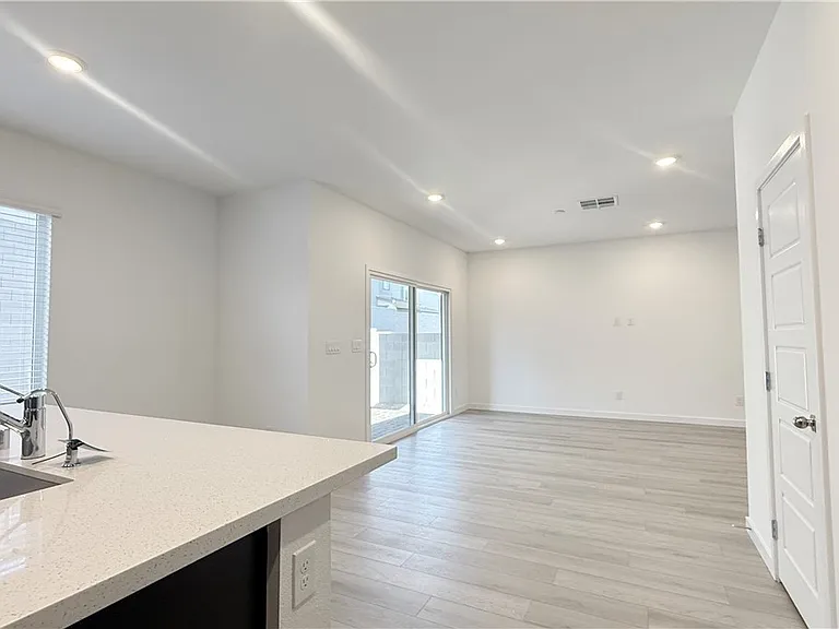 8388 Caldera Hills Ave — Photo 7