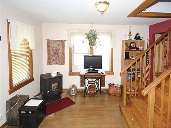 2nd image of 2213 Hawthorne St