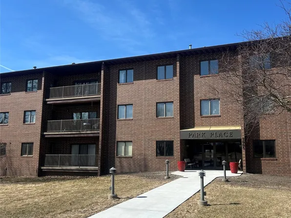 2005 Spring St #U103, Grinnell, IA 50112