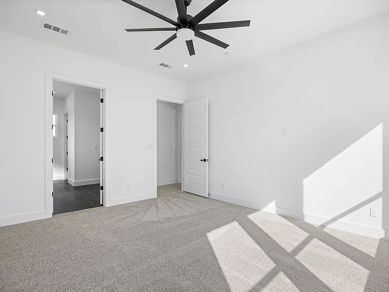2057 Glenhollow Dr — Photo 2