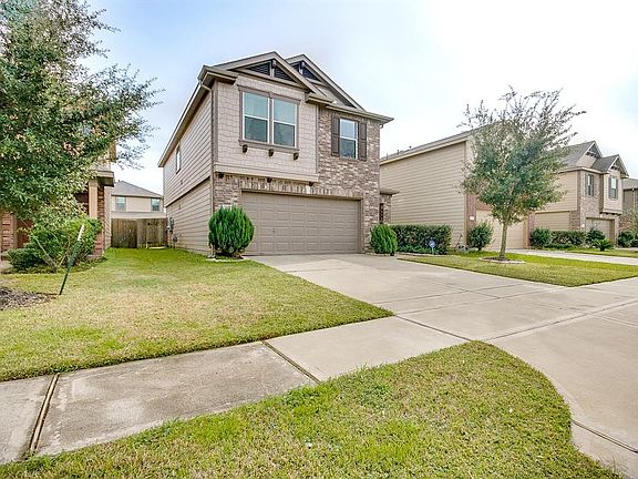 3rd image of 814 Sandford Lodge Dr