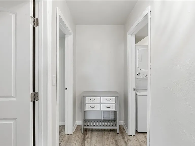 3811 Pretty Lake Ave #B — Photo 10