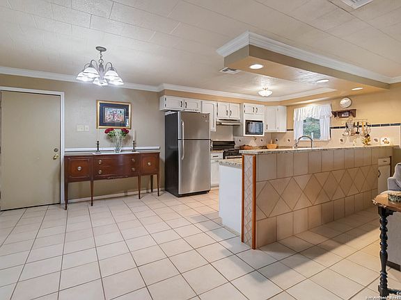 5th image of 1588 WESTVIEW COURT