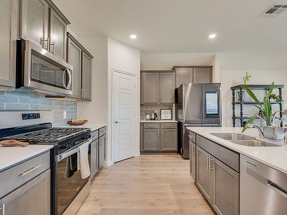 3rd image of 811 Dove Haven Way