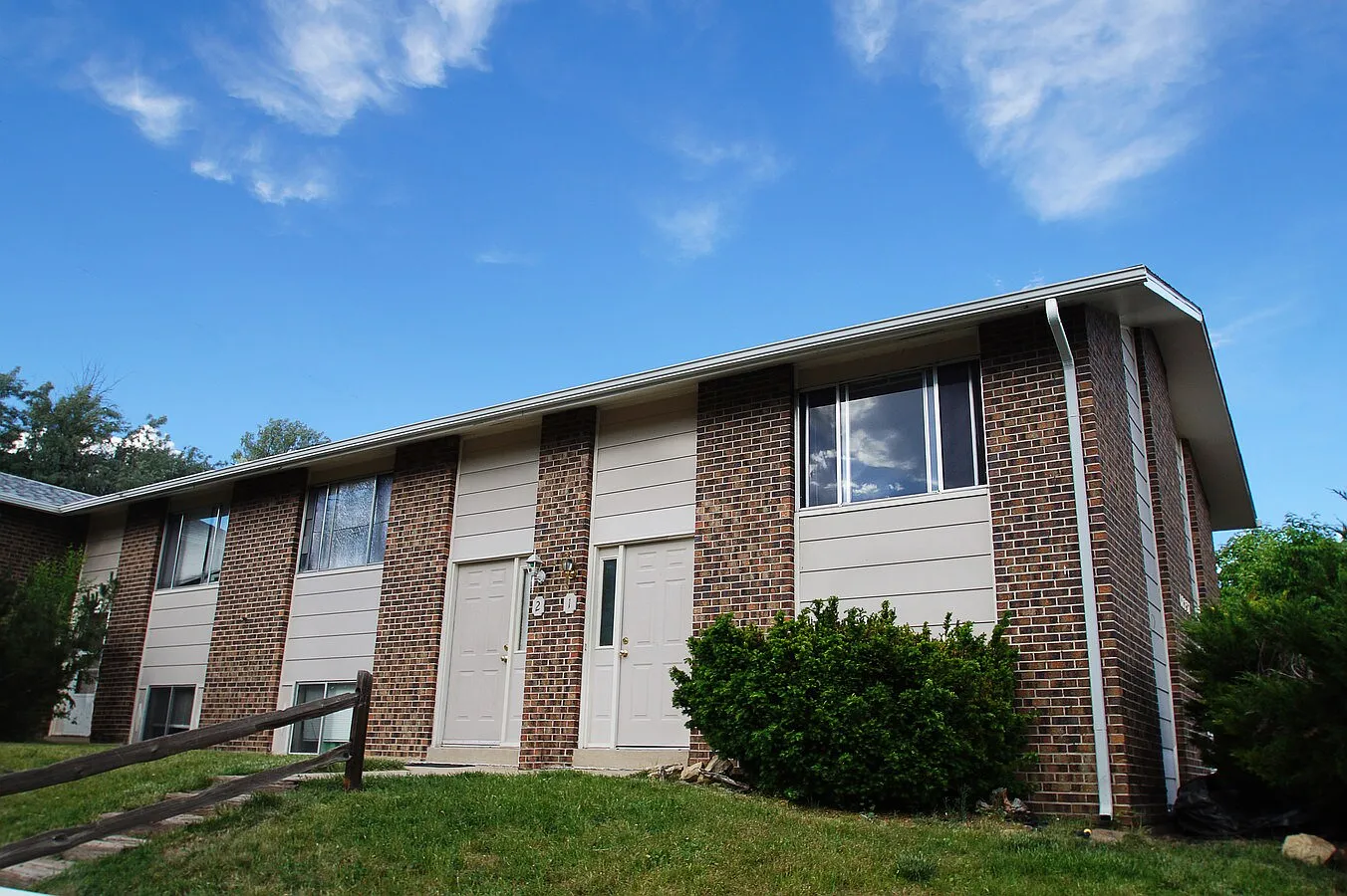 2 bed, 980 sqft, $1,800 — Photo 1