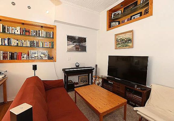 4th image of 405 Vanderbilt St #1