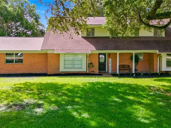 205 Yucca Dr, Victoria, TX 77904