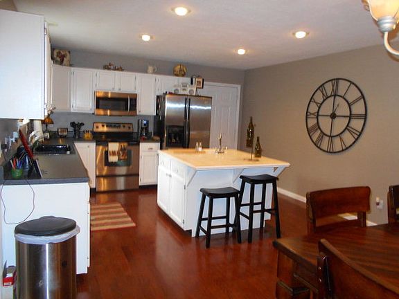 4th image of 3043 Deerhaven Dr S
