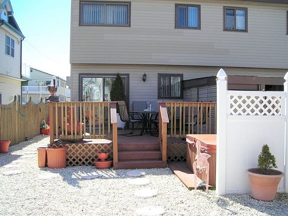 Fenced Yard that offers Safe Haven for Pets 