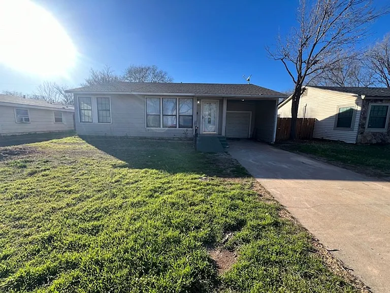 910 S La Salle Dr — Photo 1