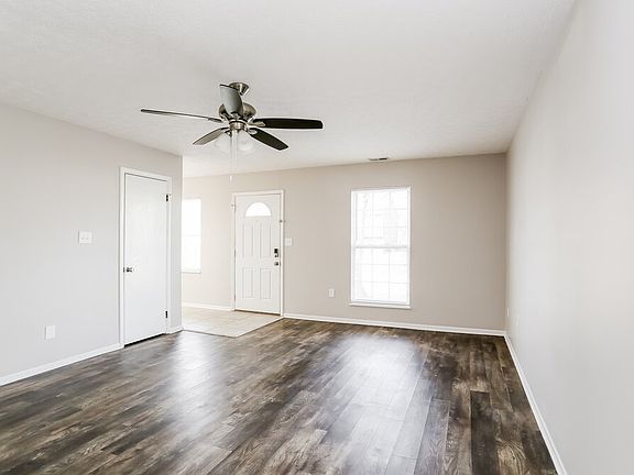 4th image of 3811 Farm Brook Ln