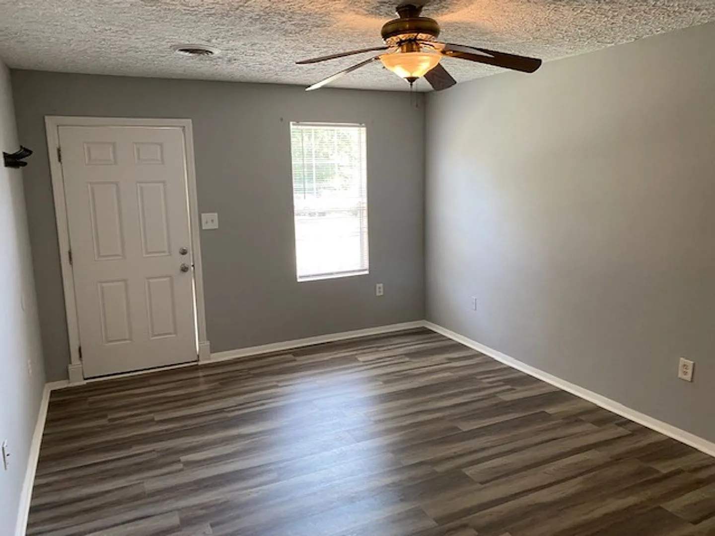 2 bed, 1.0 bath, 825 sqft, $1,400 — Photo 3