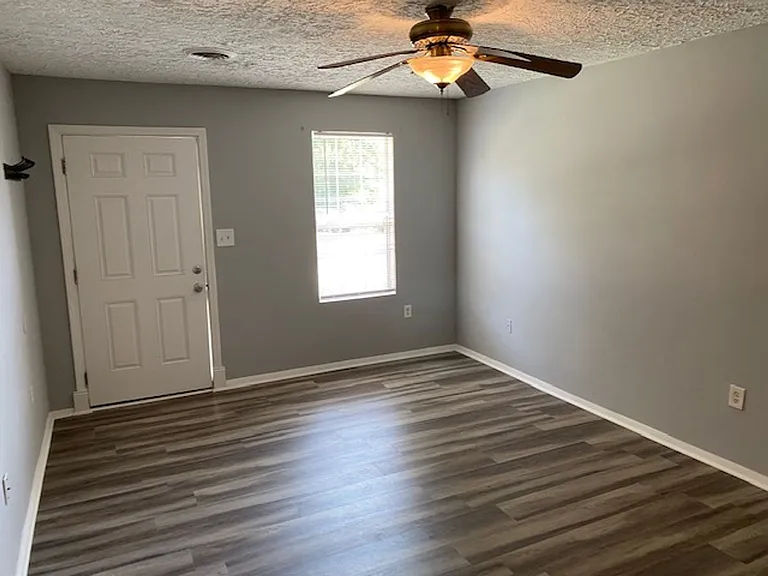 810 Old McGinley Dr — Photo 3